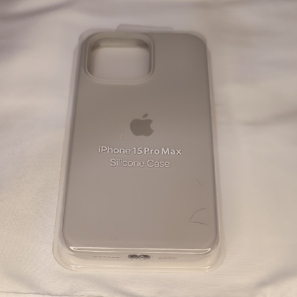 Apple iPhone 15 Pro Max Silicone Case - Silver